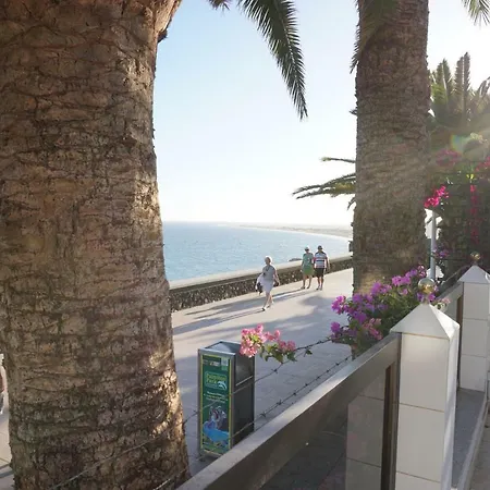 Mar Y Playa Sea Views Apartment *